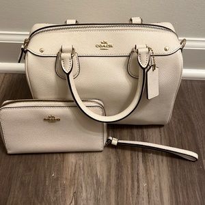 White coach bag and matching wallet